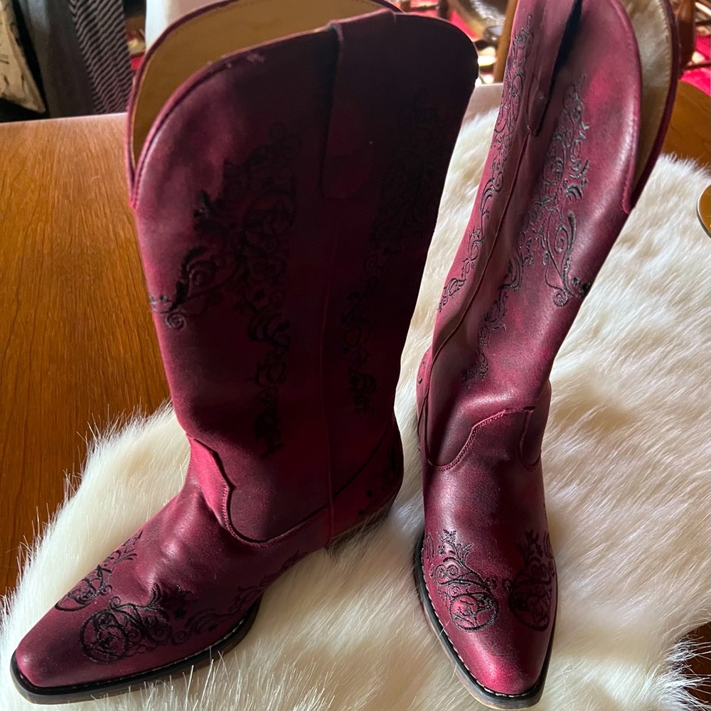 Roper Women's Red Embroidered Boots
